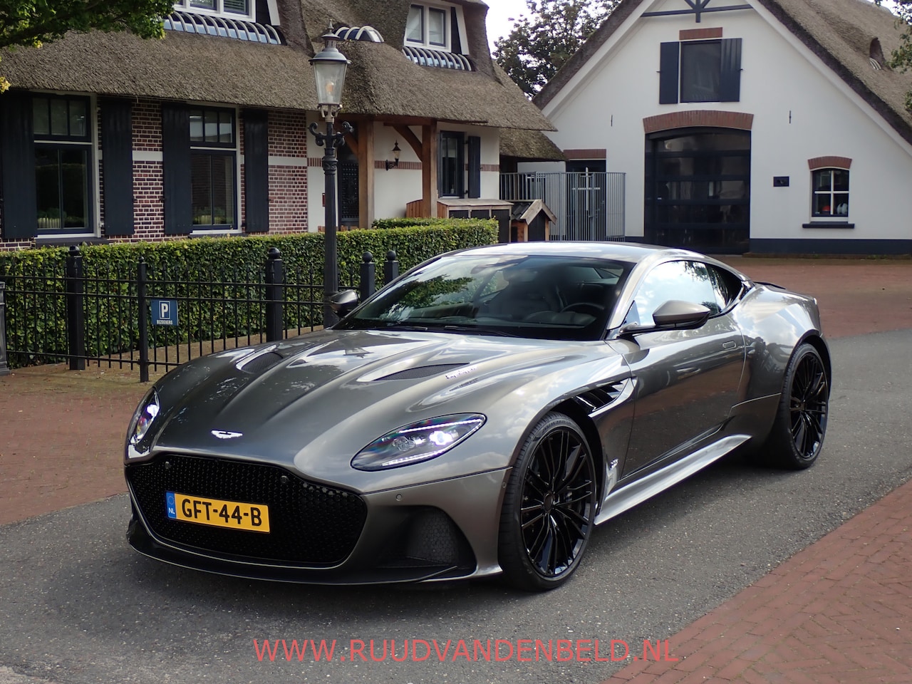 Aston Martin DBS - 5.2 V12 Superleggera BTW CARBON INT/EXT ONDERHOUD-CONTRACT - AutoWereld.nl