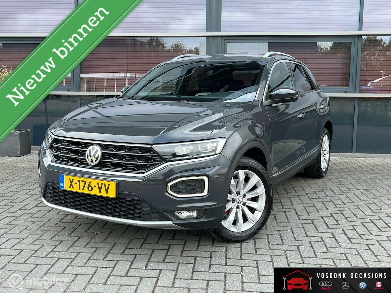 Volkswagen T-Roc - 1.5 TSI Style Business/Trekhaak/Keyless/Virtual/Automaat - AutoWereld.nl