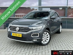 Volkswagen T-Roc - 1.5 TSI Style Business/Trekhaak/Keyless/Virtual/Automaat