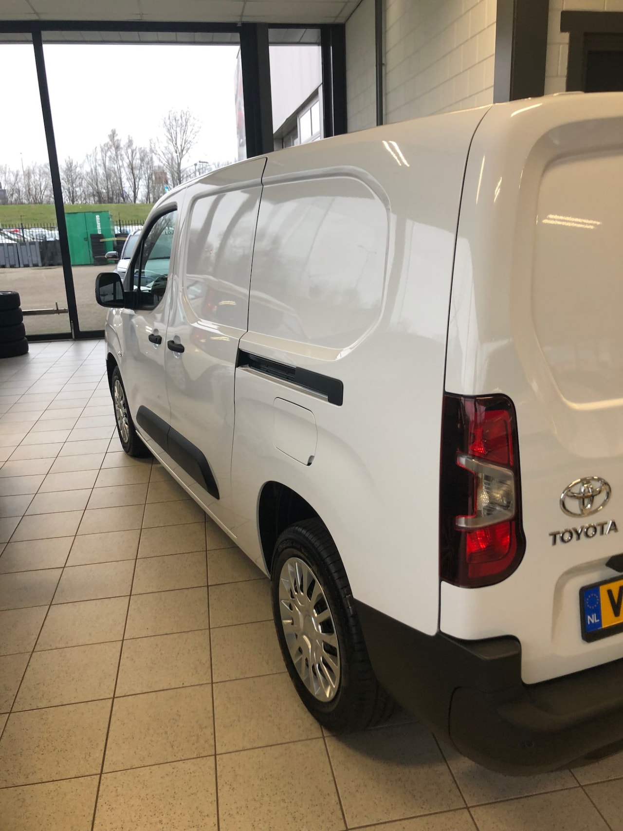 Toyota ProAce City - 1.5 D-4D Live Long Occasion Lease / Full operational Werkbus to Go - AutoWereld.nl