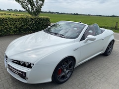 Alfa Romeo Spider - 1.7 T Sport 62.766 KM Xenon Bose 19 inch Lederen bekleding