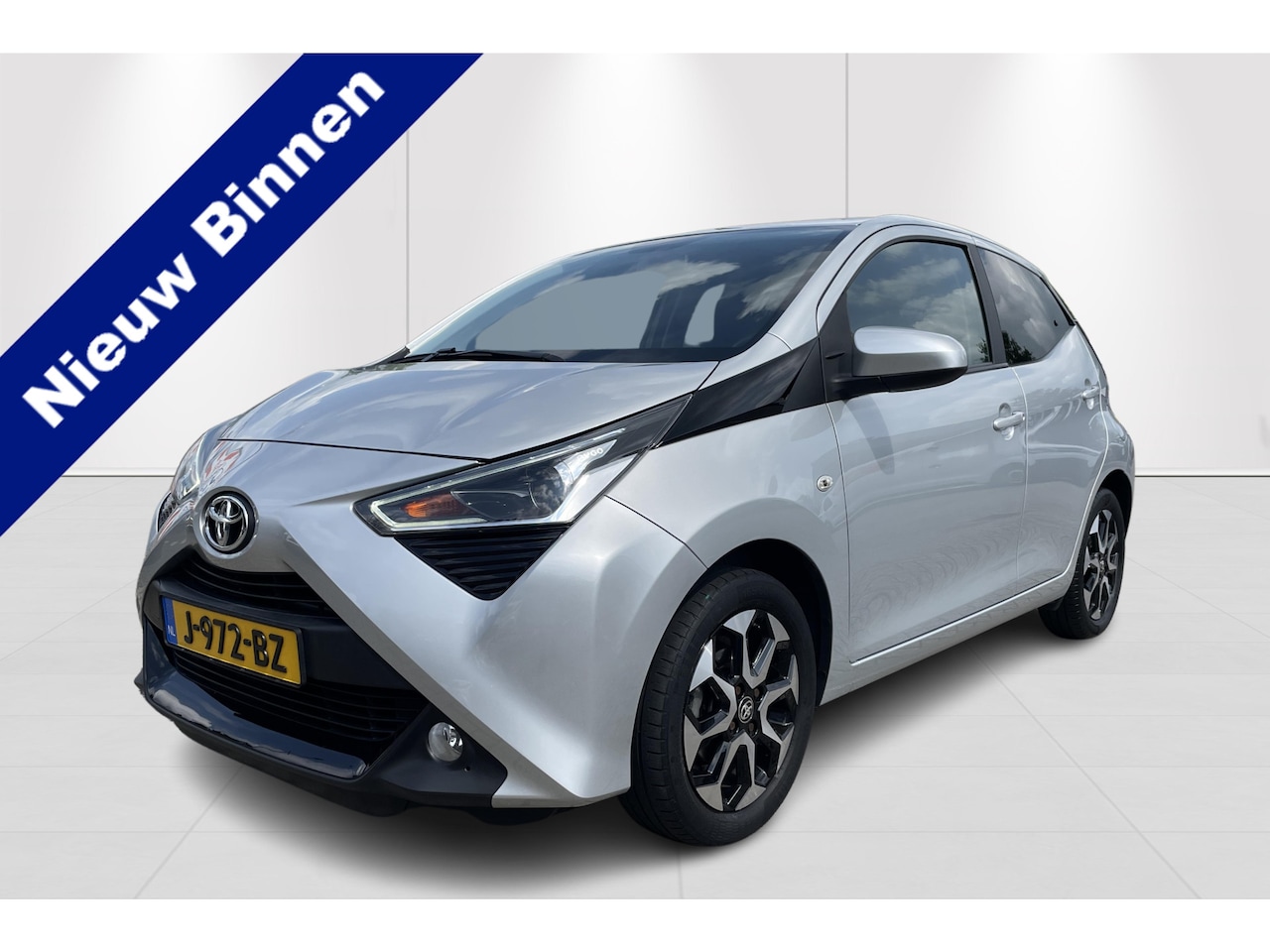 Toyota Aygo - 1.0 VVT-i x-joy Airco | Apple Car Play / Android Auto | Licht Metalen Velgen - AutoWereld.nl