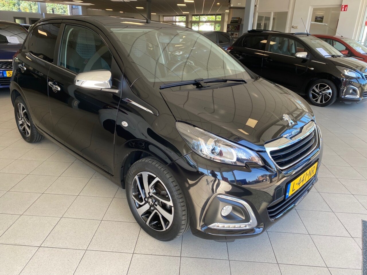 Peugeot 108 - 1.0 e-VTi 72pk 5D Allure - AutoWereld.nl