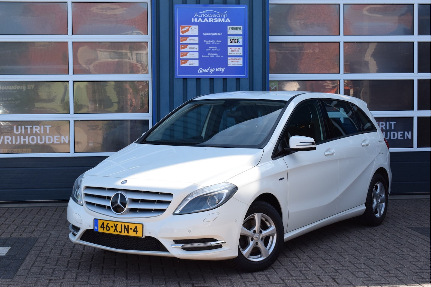 Mercedes-Benz B-klasse - 180 Ambition Trekhaak Navi Cruise-control - AutoWereld.nl