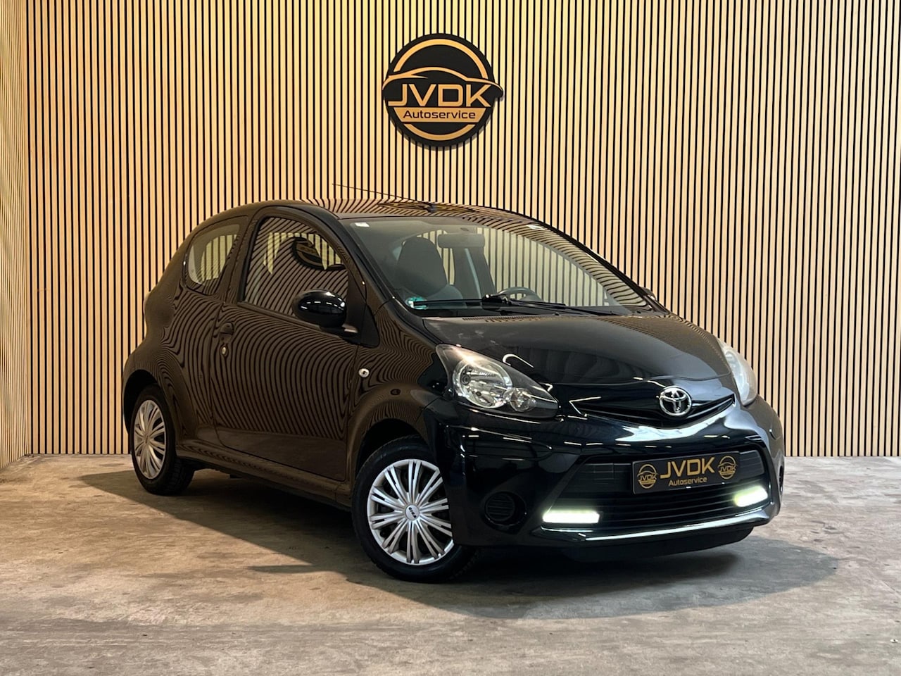 Toyota Aygo - 1.0 VVT-i Aspiration 1.0 VVT-i Aspiration 3-DEURS, AIRCO, NAVI, BLUETHOOTH - AutoWereld.nl