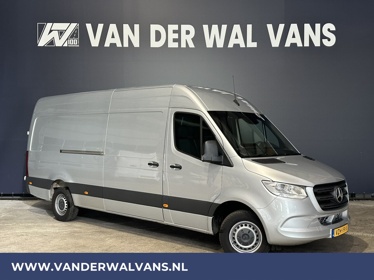 Mercedes-Benz Sprinter - 317 CDI 170pk L3H2 Euro6 Airco | Trekhaak | Camera | Navigatie | Cruisecontrol Parkeersens - AutoWereld.nl