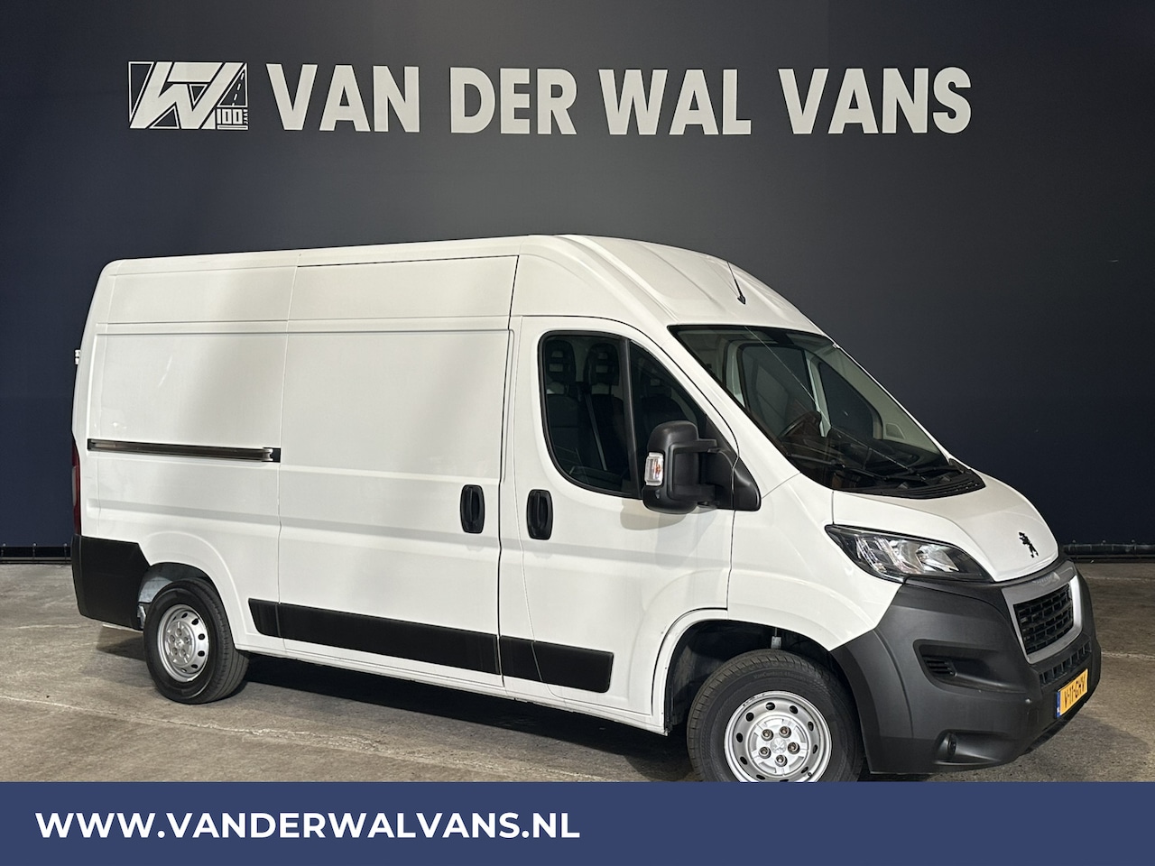 Peugeot Boxer - 2.2 BlueHDi 120pk L2H2 Euro6 Airco | Parkeersensoren Bijrijdersbank - AutoWereld.nl