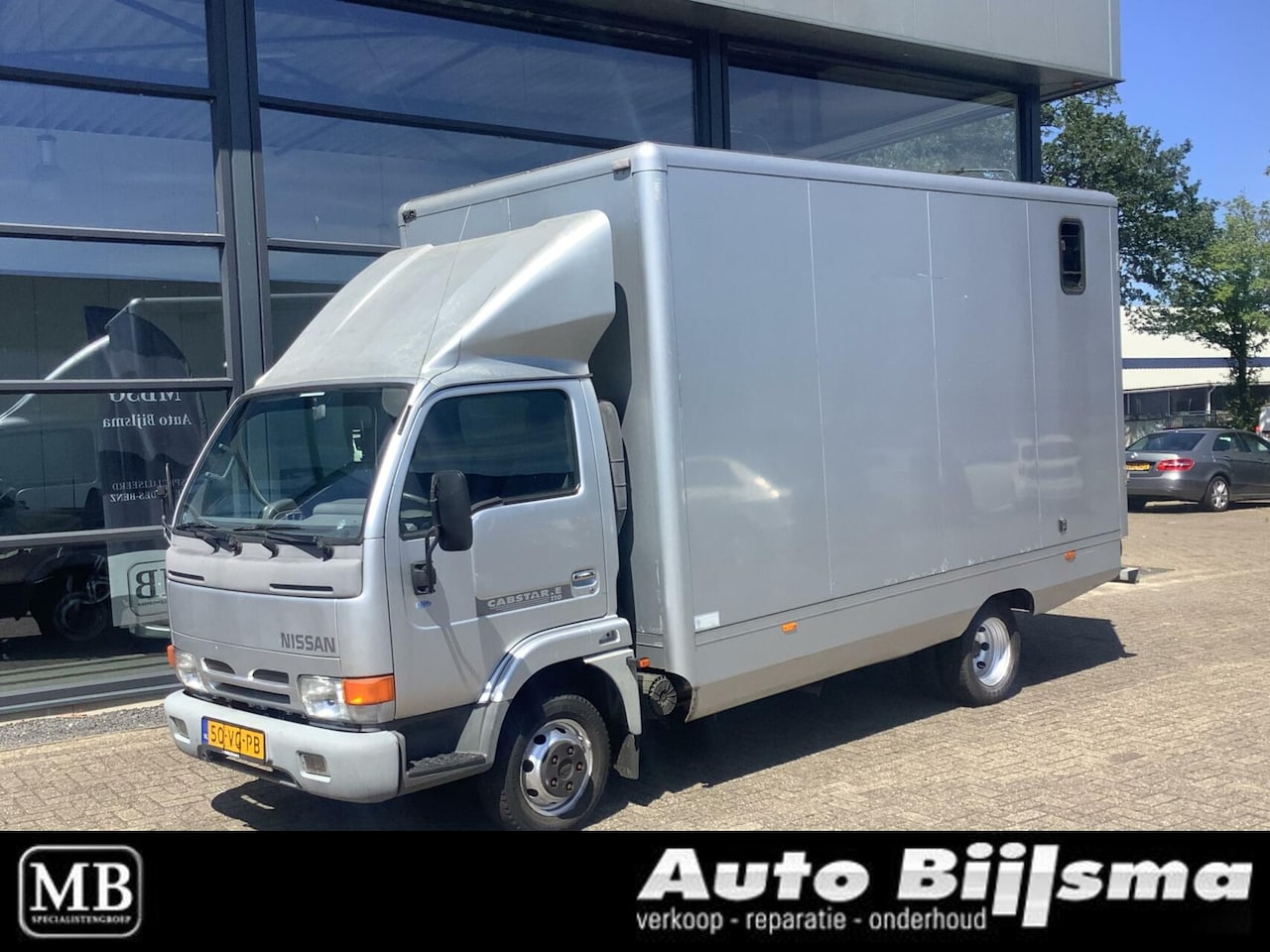 Nissan Cabstar E - 110.35-340 paardenvrachtwagen, horsetruck, 2 paards - AutoWereld.nl