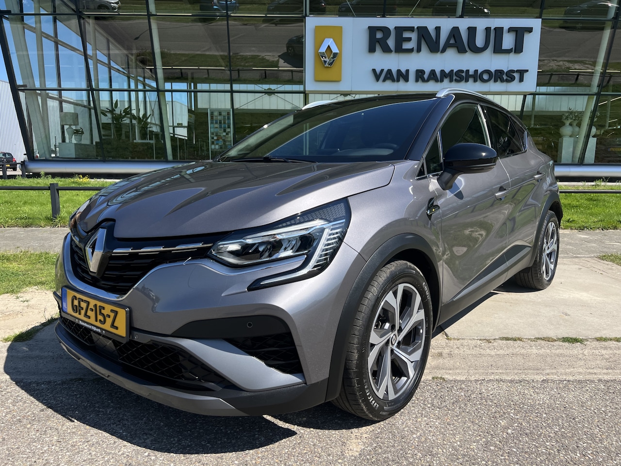 Renault Captur - 1.6 E-Tech Plug-in Hybrid 160 R.S. Line / Automaat / Keyless / Climate / PDC V+A / Camera - AutoWereld.nl