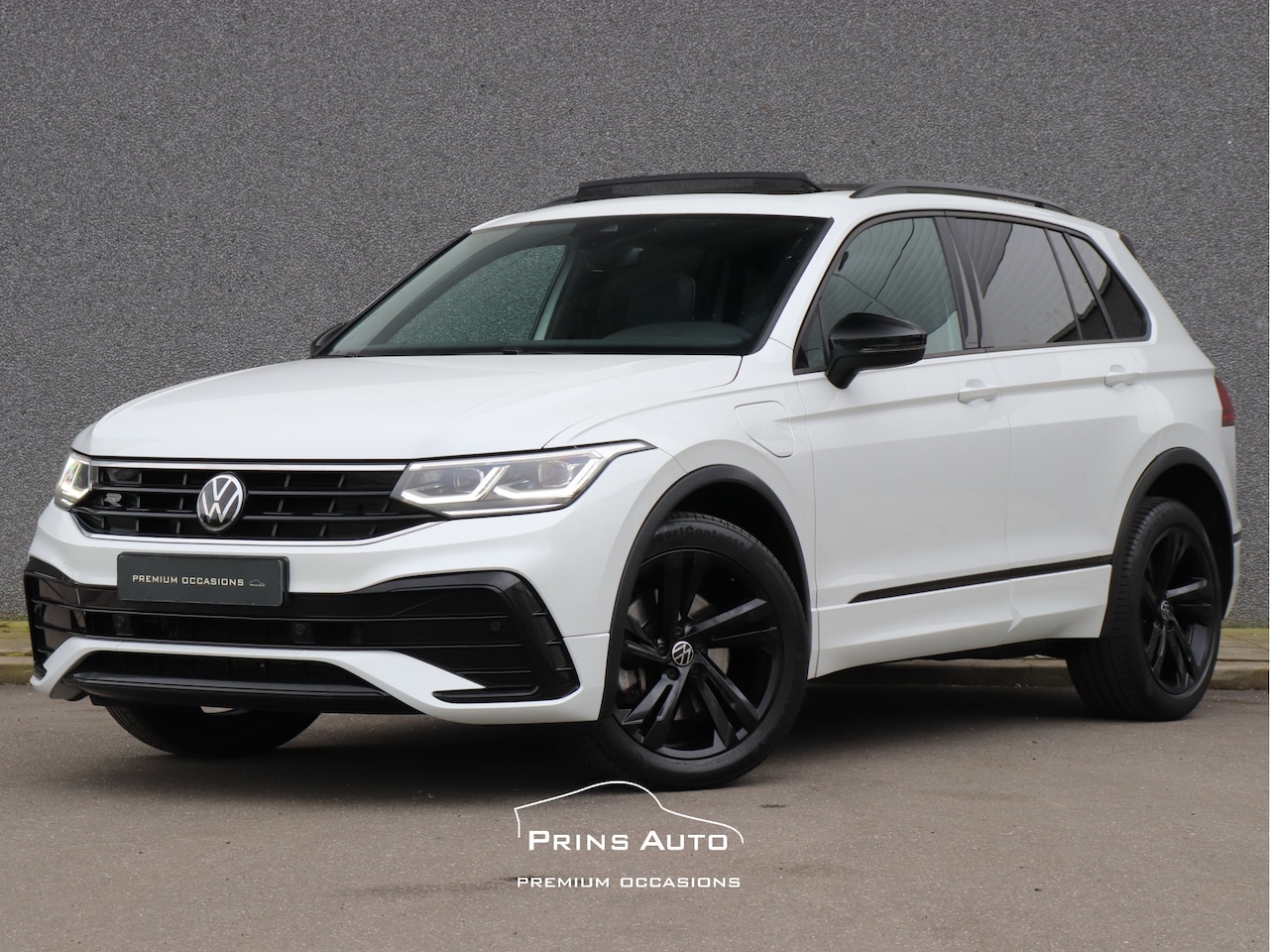 Volkswagen Tiguan - 1.4 TSI eHybrid R-Line Business+ |PANO|IQ DRIVE|20"LM|ADAPT CRUISE|WINTERPAKKET| - AutoWereld.nl