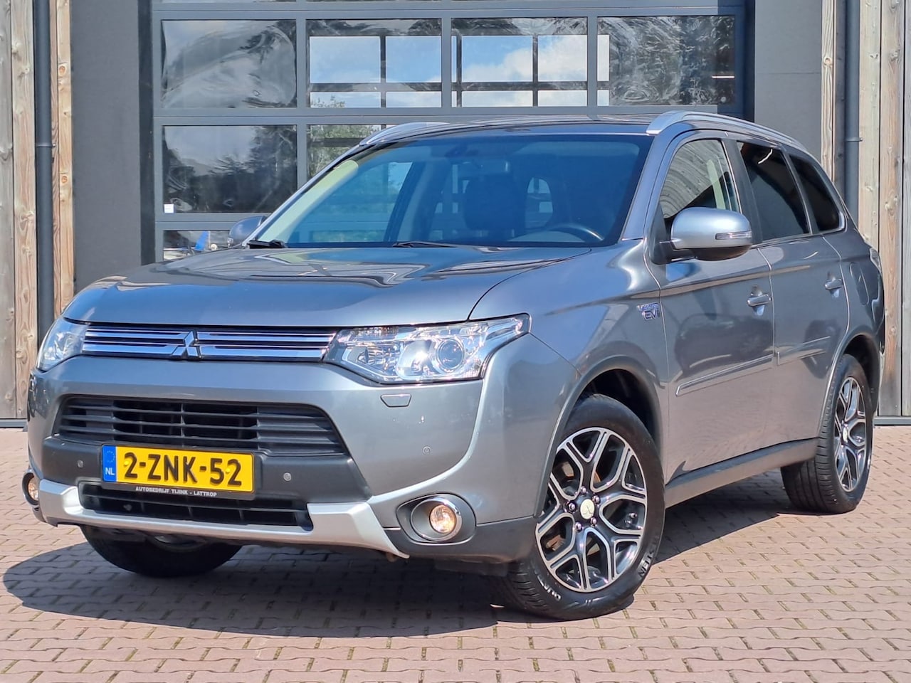 Mitsubishi Outlander - 2.0 PHEV Executive Edition X-Line | Navi | Camera | Trekhaak | 4WD | Hybride | - AutoWereld.nl