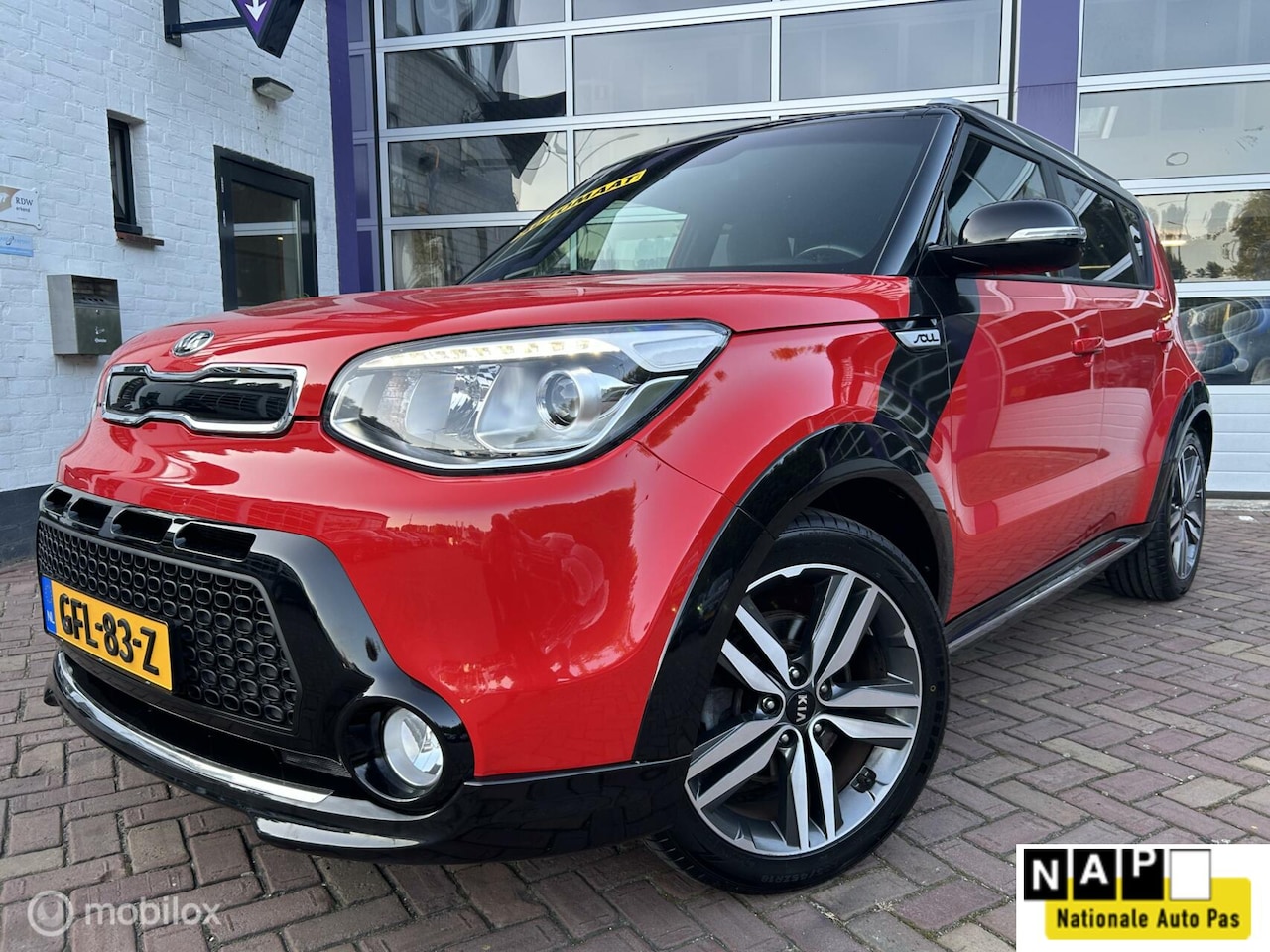 Kia Soul - 1.6 Bass * AUTOMAAT * NAVIGATIE * TREKHAAK * CAMERA - AutoWereld.nl