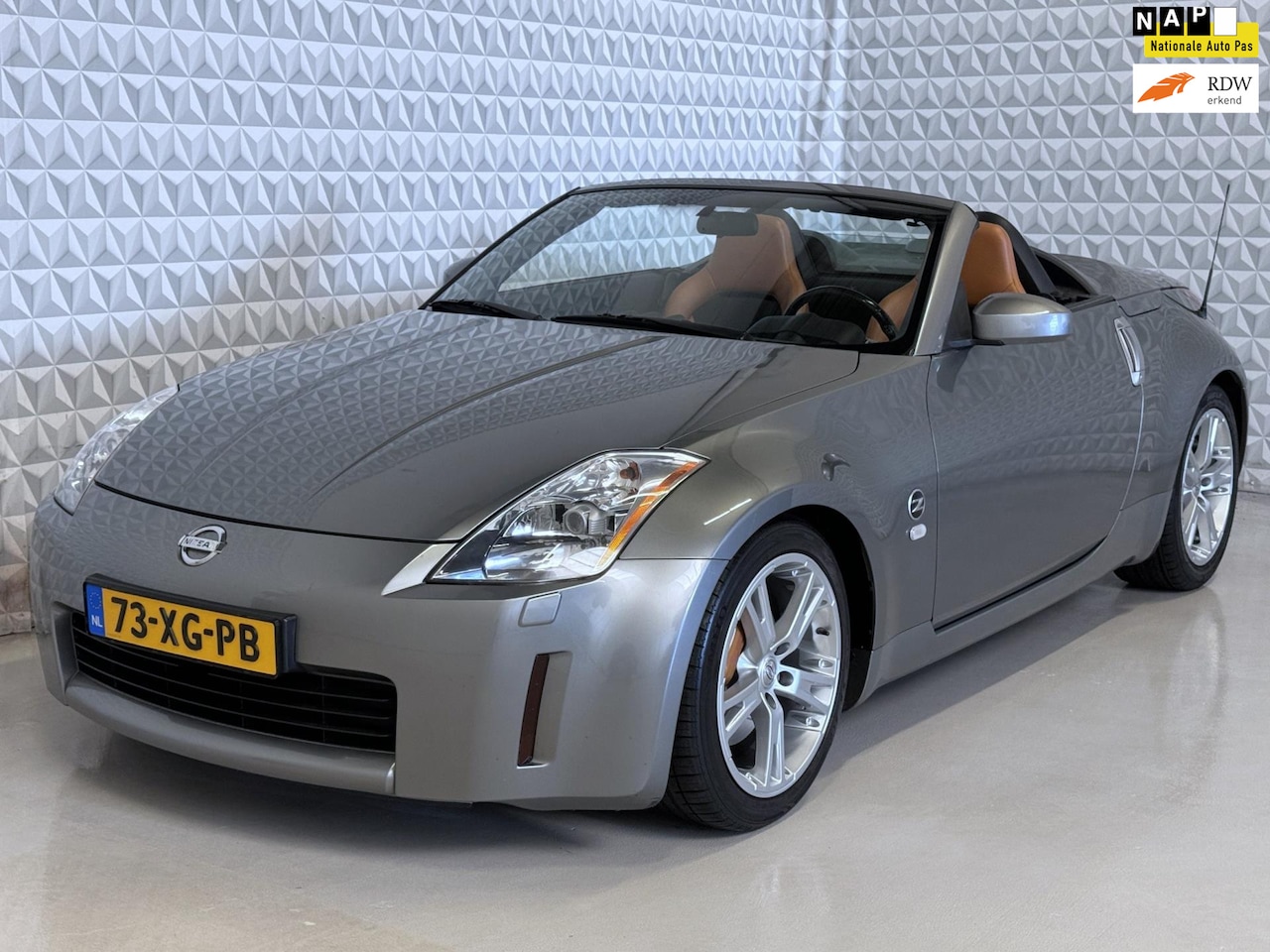 Nissan 350Z Roadster - 3.5 V6 / 124.000km (2005) - AutoWereld.nl