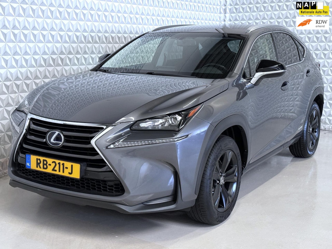 Lexus NX - 300h AWD Sport Edition / 149.000km (2017) - AutoWereld.nl