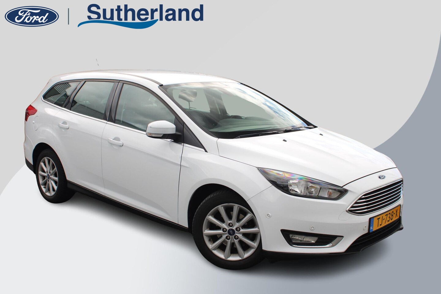 Ford Focus Wagon - 1.0 Titanium | Apple Carplay | Parkeer sensoren voor & achter | Climate Control | - AutoWereld.nl