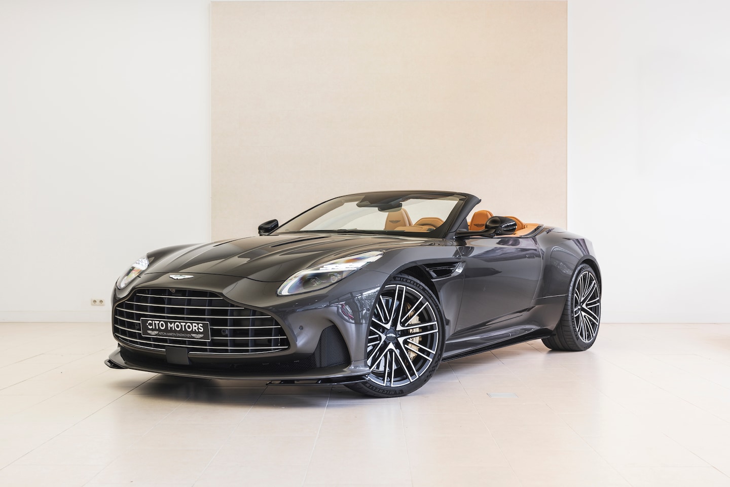 Aston Martin DB12 Volante - Lagonda - AutoWereld.nl