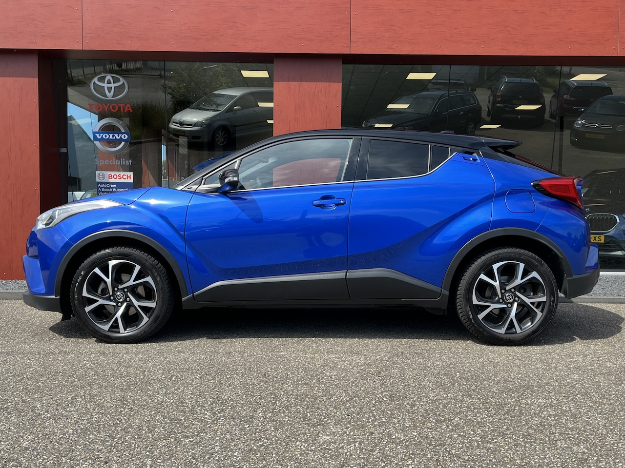 Toyota C-HR - 1.2 TURBO 6-versn DYNAMIC Bi-Tone | NAV | 18'' ALL SEASONS - AutoWereld.nl