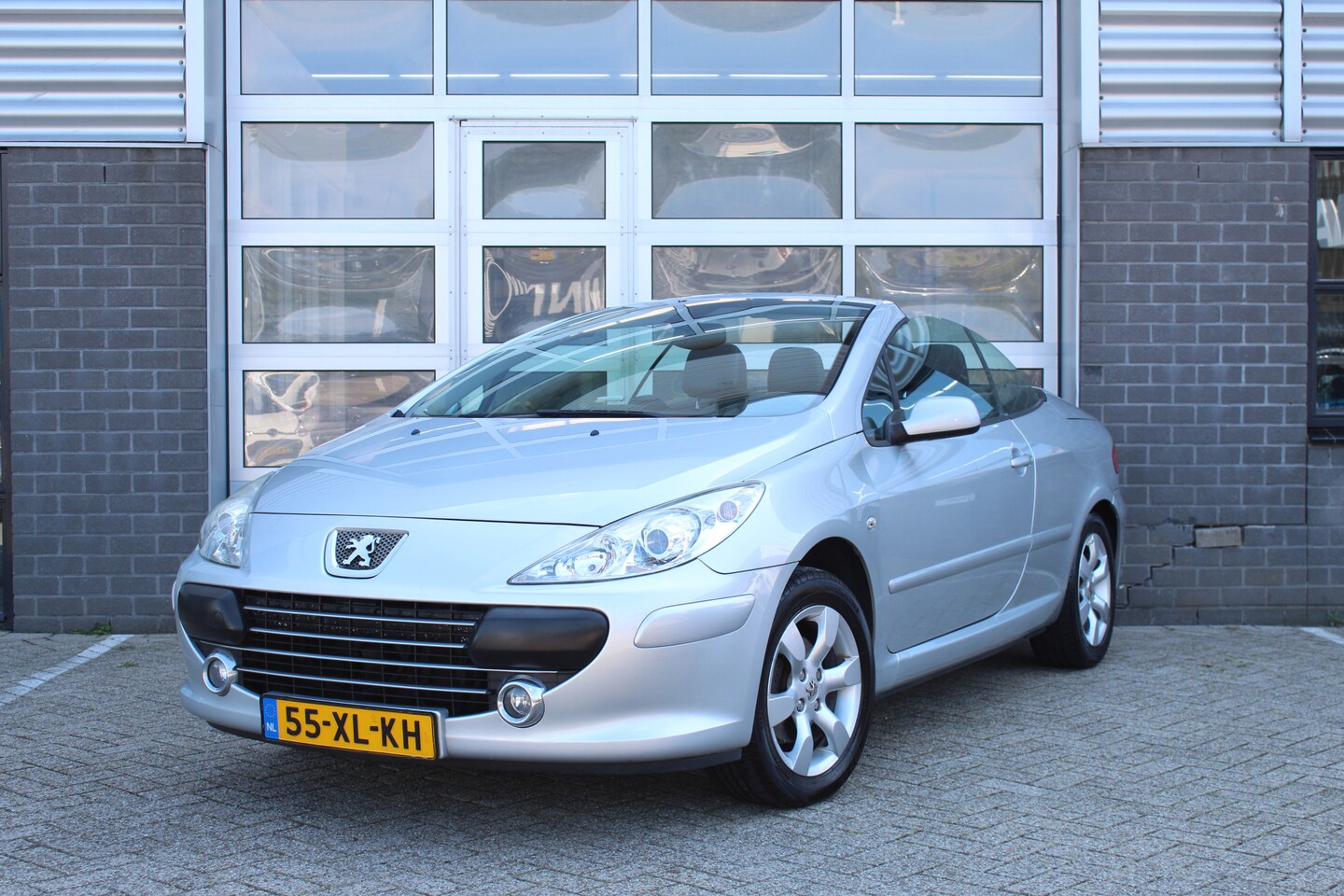 Peugeot 307 CC - 2.0-16V / Leer / Clima / Cruise / Stoelverwarming - AutoWereld.nl