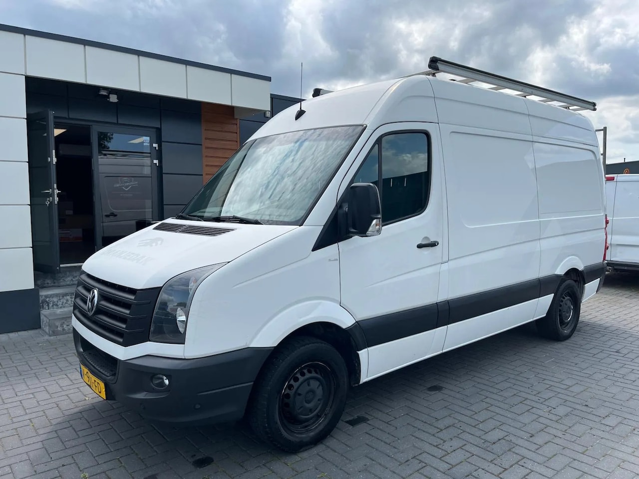 Volkswagen Crafter - 2,0 TDI L2-H2 airco 2017 3 persoons Navi Euro 6 - AutoWereld.nl