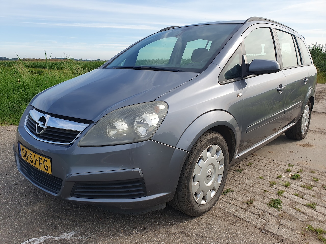 Opel Zafira - 2.2 Executive Apk 02-2025 - AutoWereld.nl