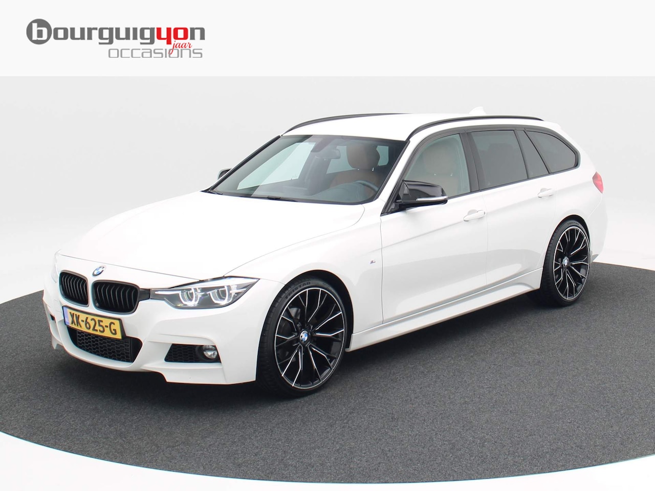 BMW 3-serie Touring - 318i M Sport Edition | Leder | 20 Inch | Full LED | Privacy Glass | Elektrische Achterklep - AutoWereld.nl