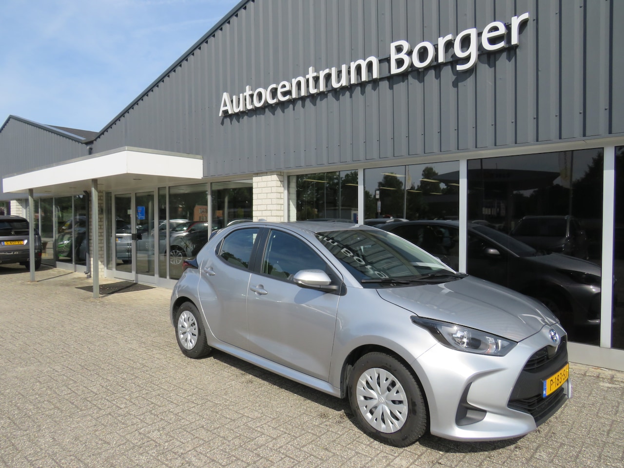 Toyota Yaris - 1.5 Automaat Hybrid Active Navi/clima /cruise/camera - AutoWereld.nl