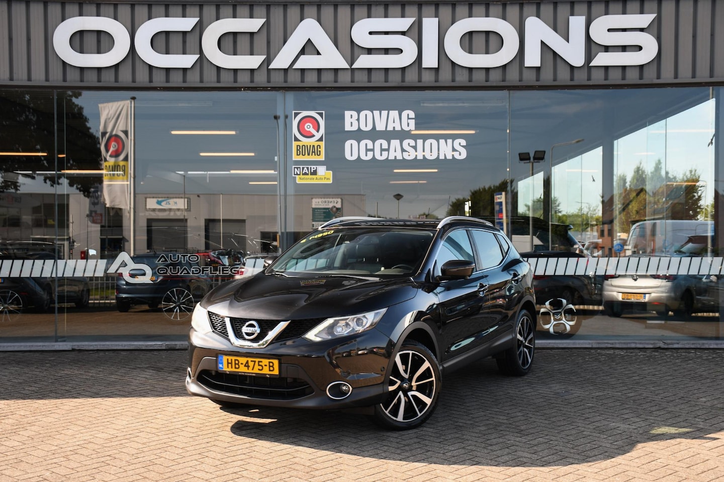 Nissan Qashqai - 1.2 Tekna PANORAMADAK / NAVIGATIE / TREKHAAK - AutoWereld.nl