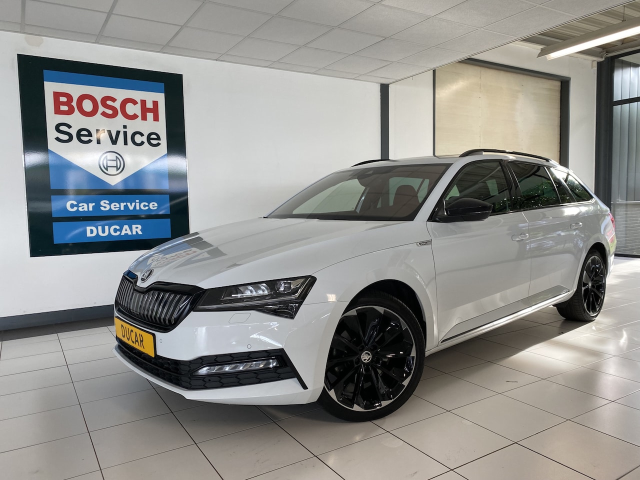 Skoda Superb Combi - 1.4 TSI iV Sportline Business Panoramadak / Trekhaak / - AutoWereld.nl