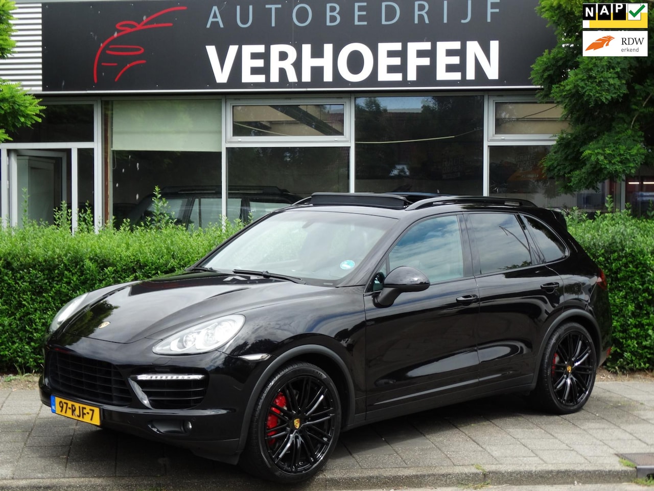 Porsche Cayenne - 4.8 TURBO - FULL OPTION - ACRAPOVIC - ALCANTARA HEMEL - NIEUWSTAAT ! - AutoWereld.nl