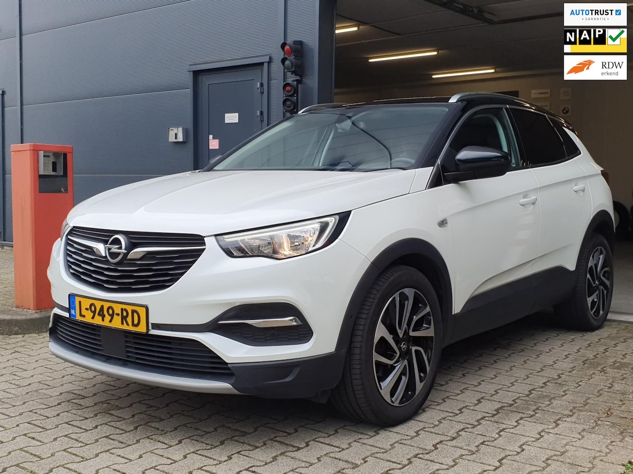 Opel Grandland X - 1.2 Turbo Innovation / NWE BEURT + APK / DISTR.VV: 70.667 / CARPLAY / LANE-ASS / KEYLESS / - AutoWereld.nl