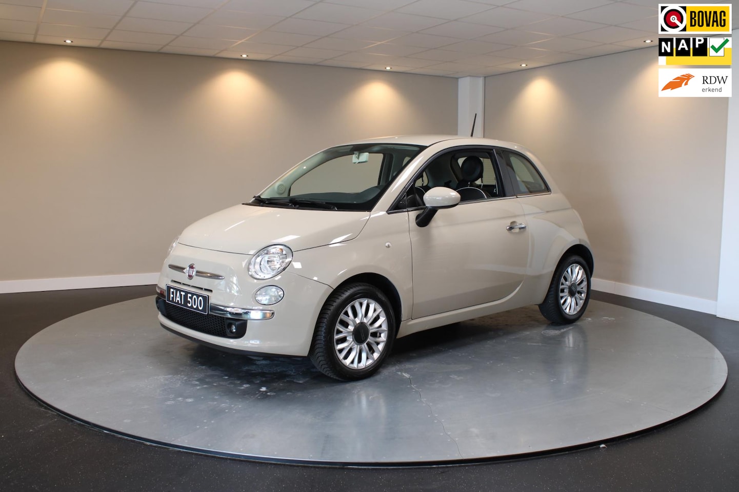 Fiat 500 - 1.2 Lounge *Cappuccino* Top kleur! PDC|Lm-Velgen - AutoWereld.nl