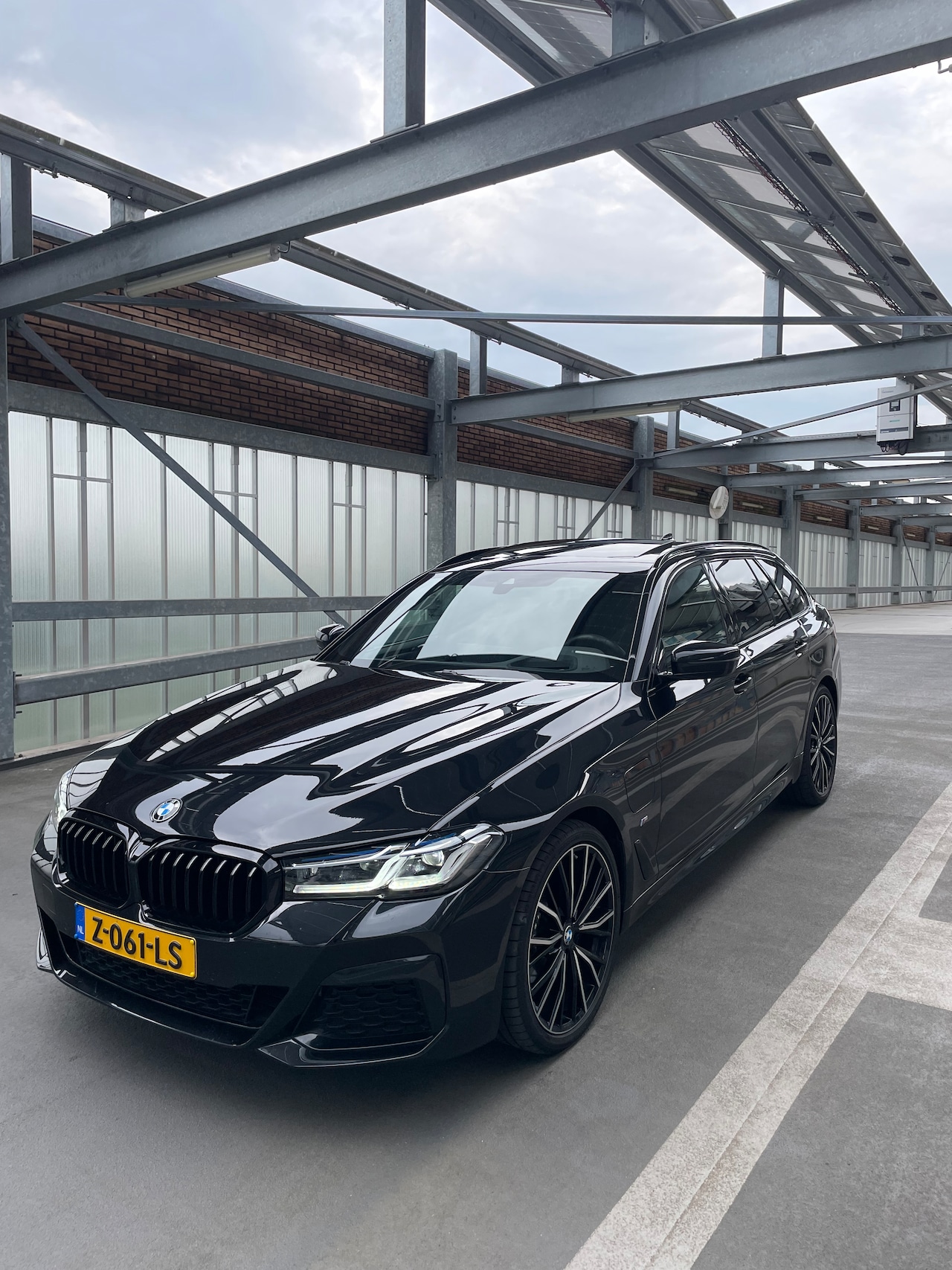 BMW 5-serie Touring - 530e xDrive High Executive - AutoWereld.nl