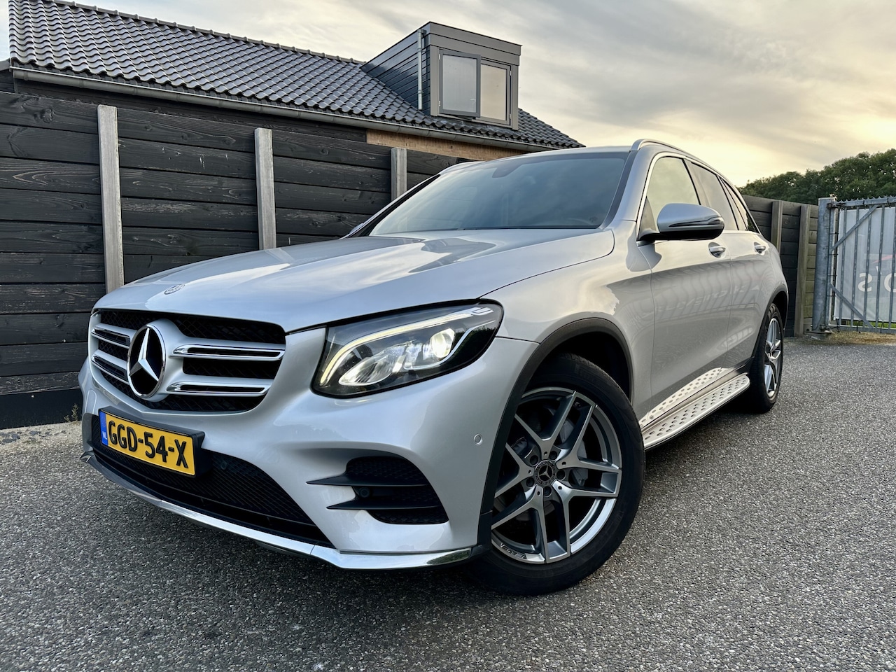 Mercedes-Benz GLC-klasse - 220 d 4MATIC Business Solution AMG dealer onderhouden - AutoWereld.nl