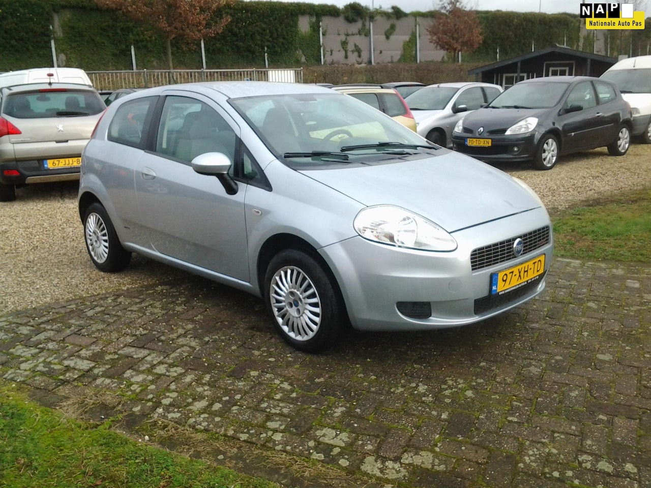 Fiat Grande Punto - 1.4 Dynamic Automaat zeer lux,s orgneel NL 100.000 Airco. - AutoWereld.nl