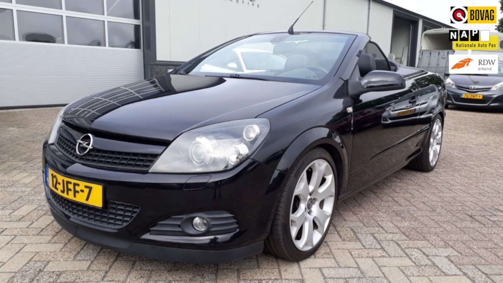 Opel Astra TwinTop - 1.8 Cosmo - Leder - Navigatie - Keyless - AutoWereld.nl