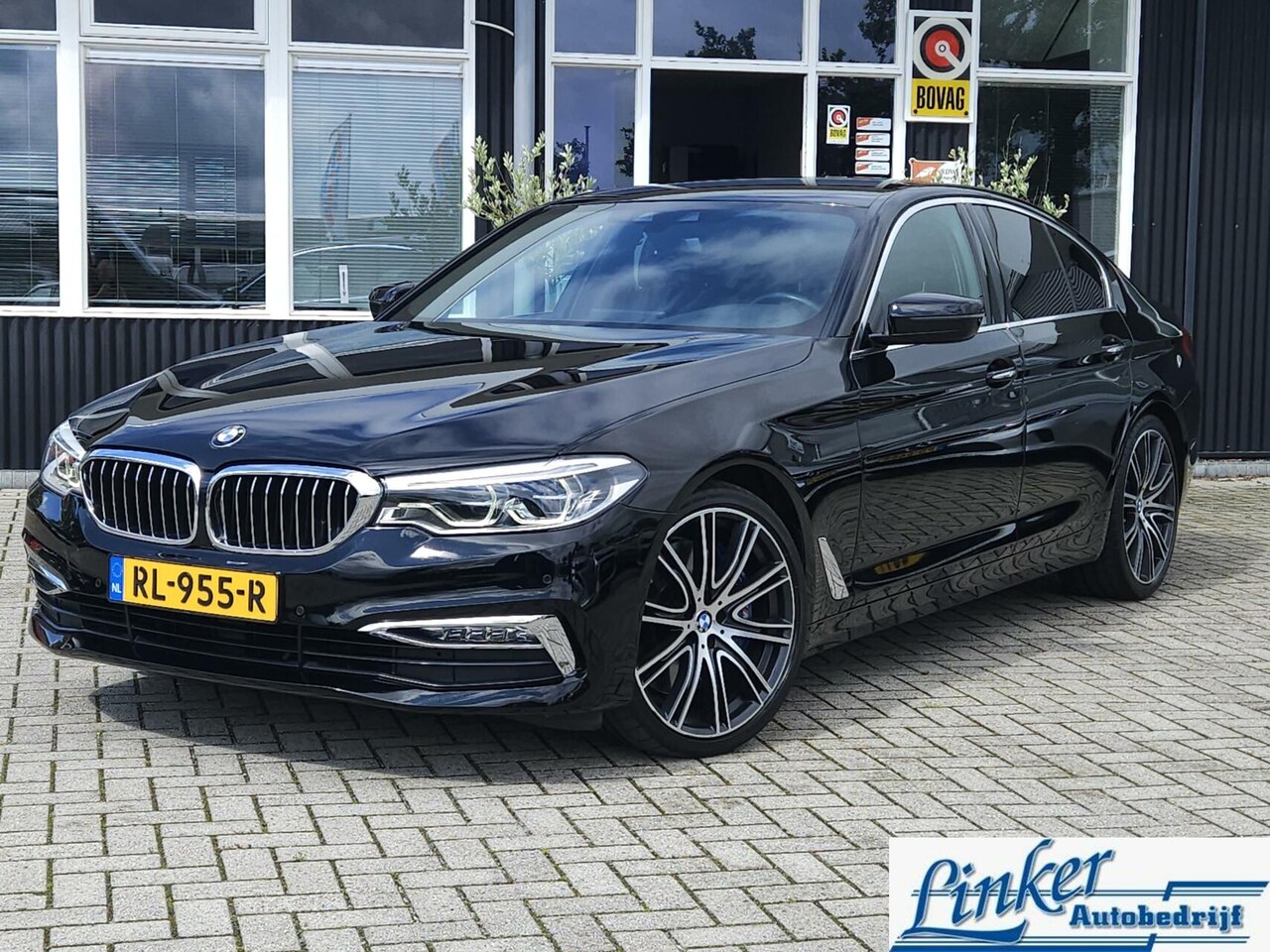 BMW 5-serie - 540i xDrive Executive Luxury 340PK ORG NLAUTO M-sport onderstel 20"LMV - AutoWereld.nl