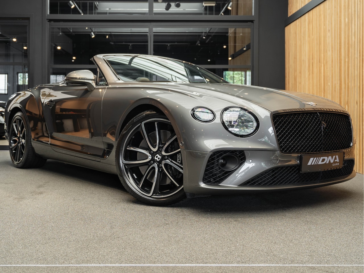 Bentley Continental GTC - V8 Mulliner GTC 4.0 V8 Nachtzicht ACC Head-up - AutoWereld.nl