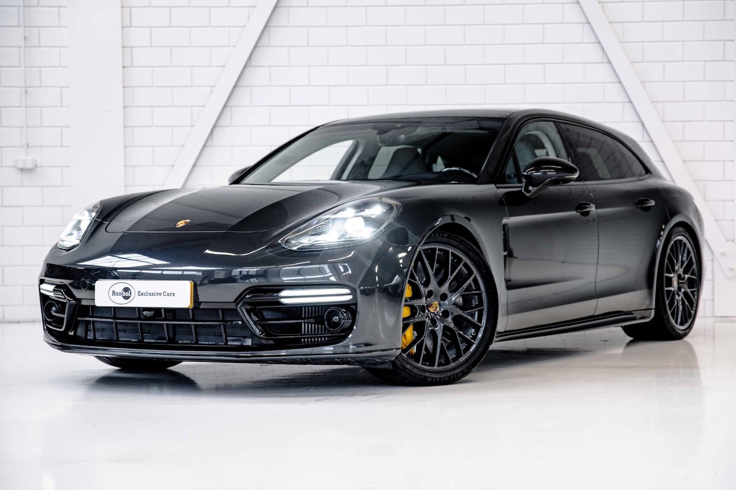 Porsche Panamera Sport Turismo - 4.0 Turbo S E-Hybrid Akrapovic l Entertainment l Exclusive - AutoWereld.nl