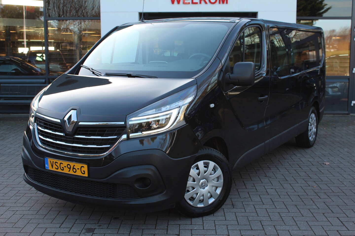 Renault Trafic - 2.0 dCi 145 pk Comfort Dubbele Cabine Navi, Airco,Trekhaak, Laadruimte betimmert - AutoWereld.nl