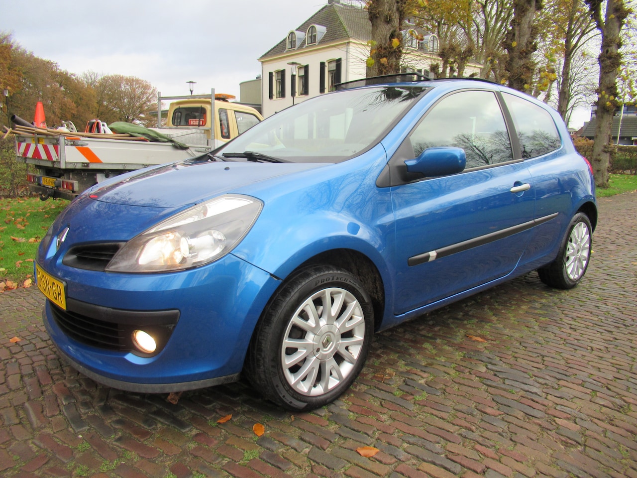 Renault Clio - 1.4-16V Dynamique Luxe Airco Xenon Electrisch glazen Schuif/Kanteldak Lm Velgen - AutoWereld.nl