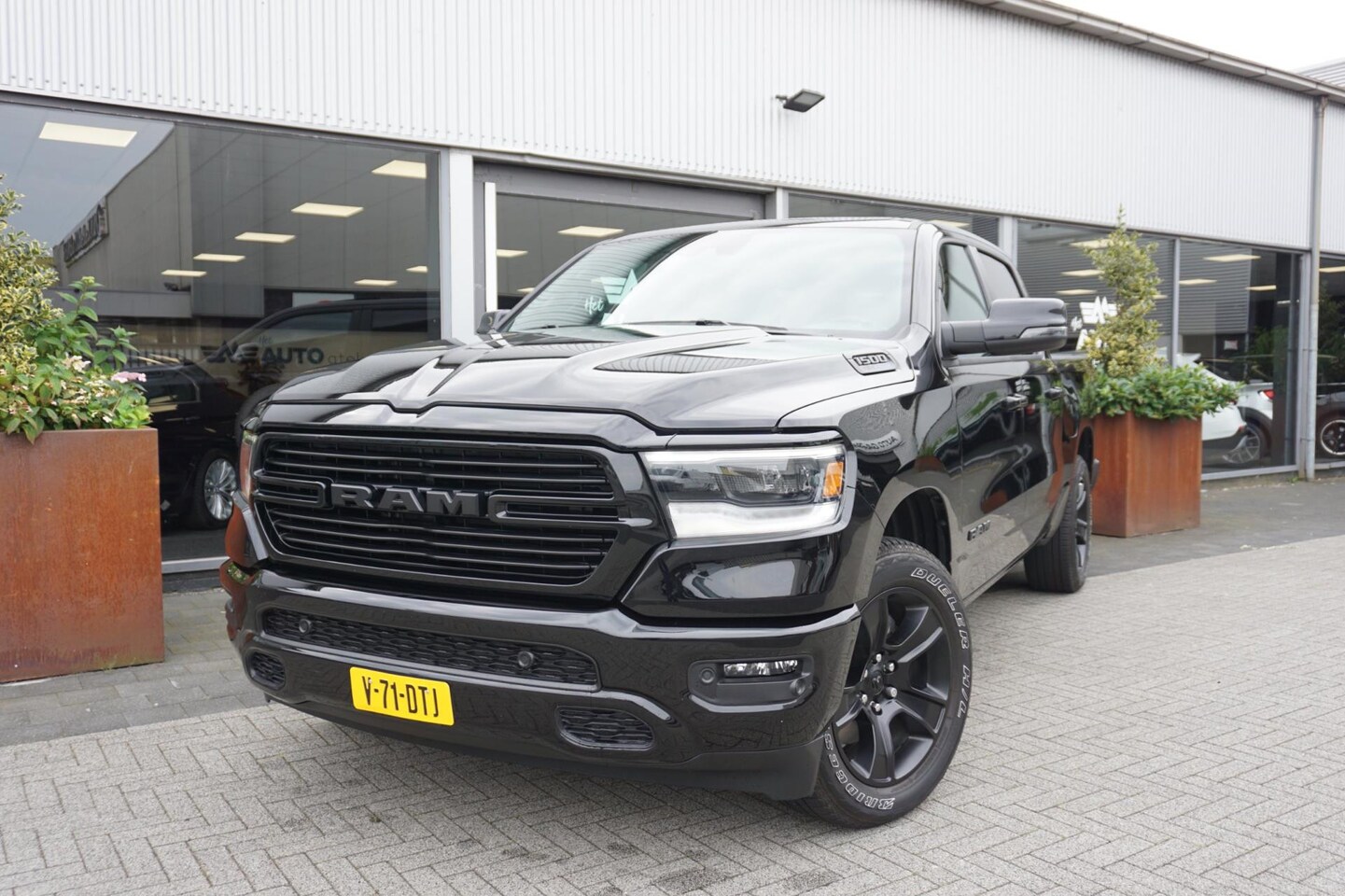 Dodge Ram 1500 - 5.7 V8 4x4 Crew Cab 5'7 Sport 5.7 V8 4x4 Crew Cab 5'7 Sport - AutoWereld.nl