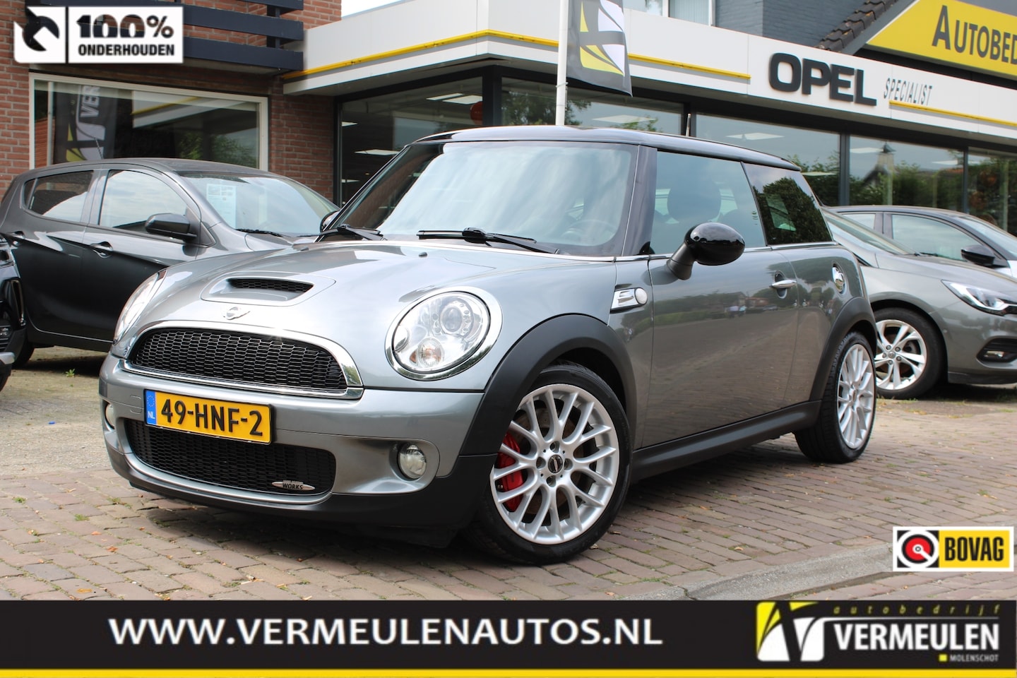 MINI John Cooper Works - Mini 1.6 210PK + 18"/ Xenon/ Navi/ Panorama/ Clima/ NL auto - AutoWereld.nl