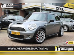 MINI John Cooper Works - 1.6 210PK + 17"/ Xenon/ Navi/ Panorama/ Clima/ NL auto