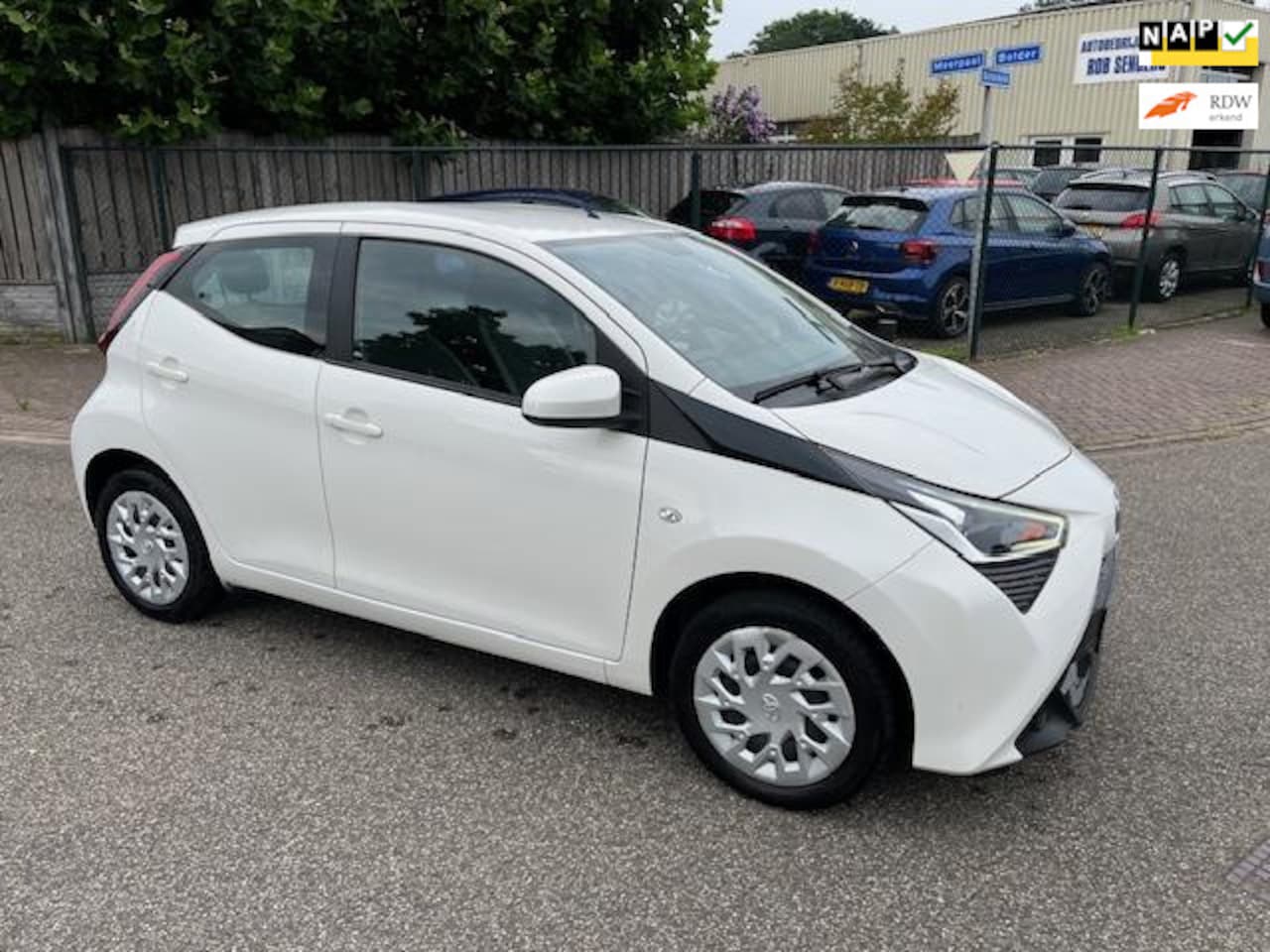 Toyota Aygo - 1.0 VVT-i x-play 1.0 VVT-i x-play - AutoWereld.nl