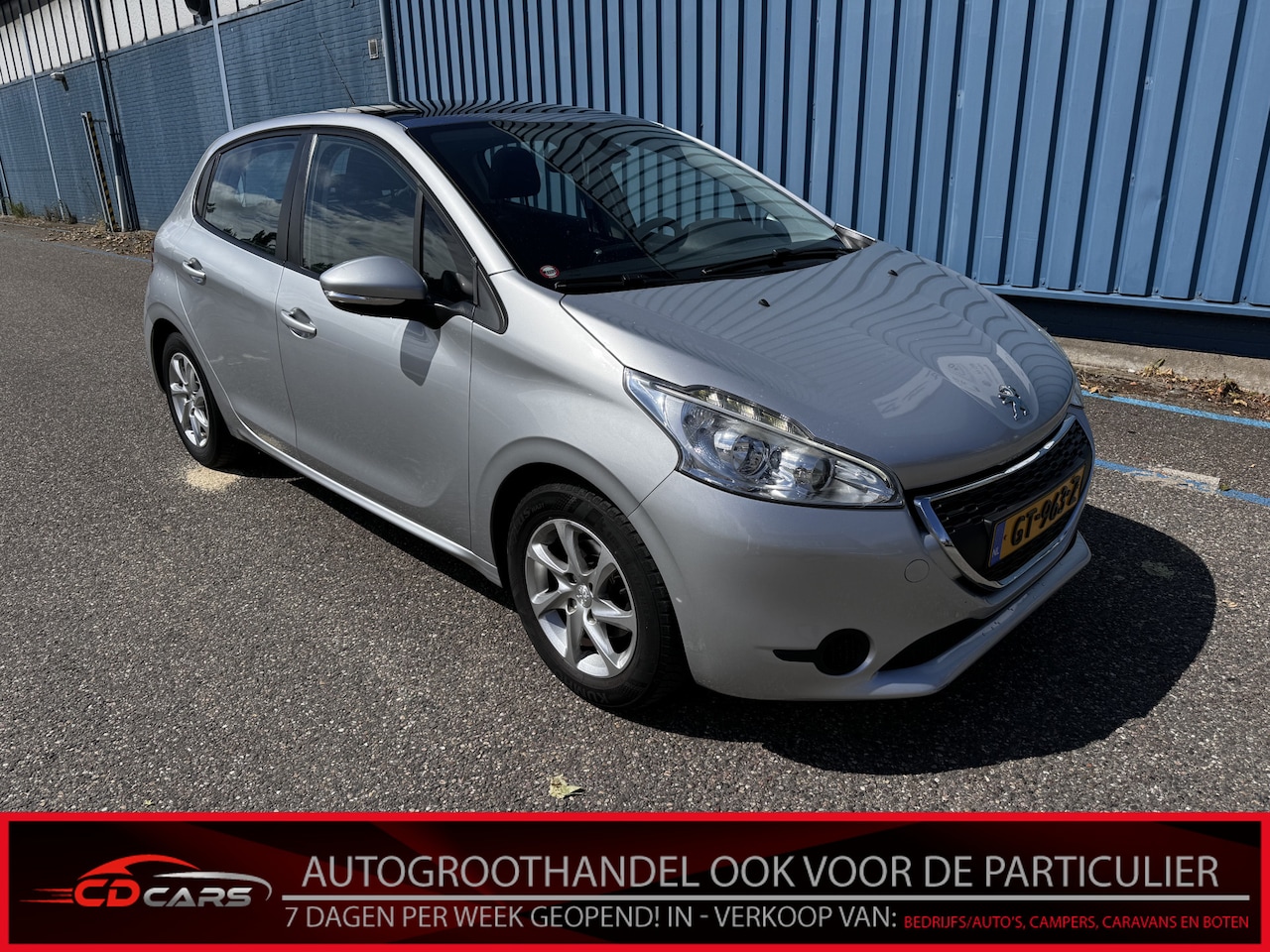 Peugeot 208 - 1.2 VTi Allure lees teks Motor loopt niet goed en rookt.,Pano, Navi, Parkeer sensoren, - AutoWereld.nl