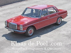 Mercedes-Benz 200-280 (W115) - W115 220D 25.000 km karneolrot 95% eerste lak