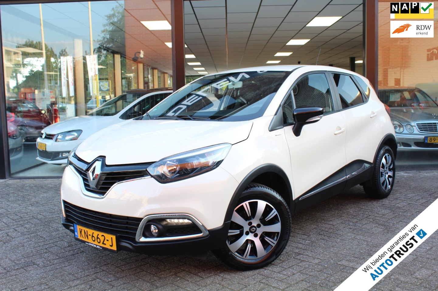 Renault Captur - 0.9 TCe Limited AIRCO NAVI CRUISE TREKHAAK NAP PDC - AutoWereld.nl