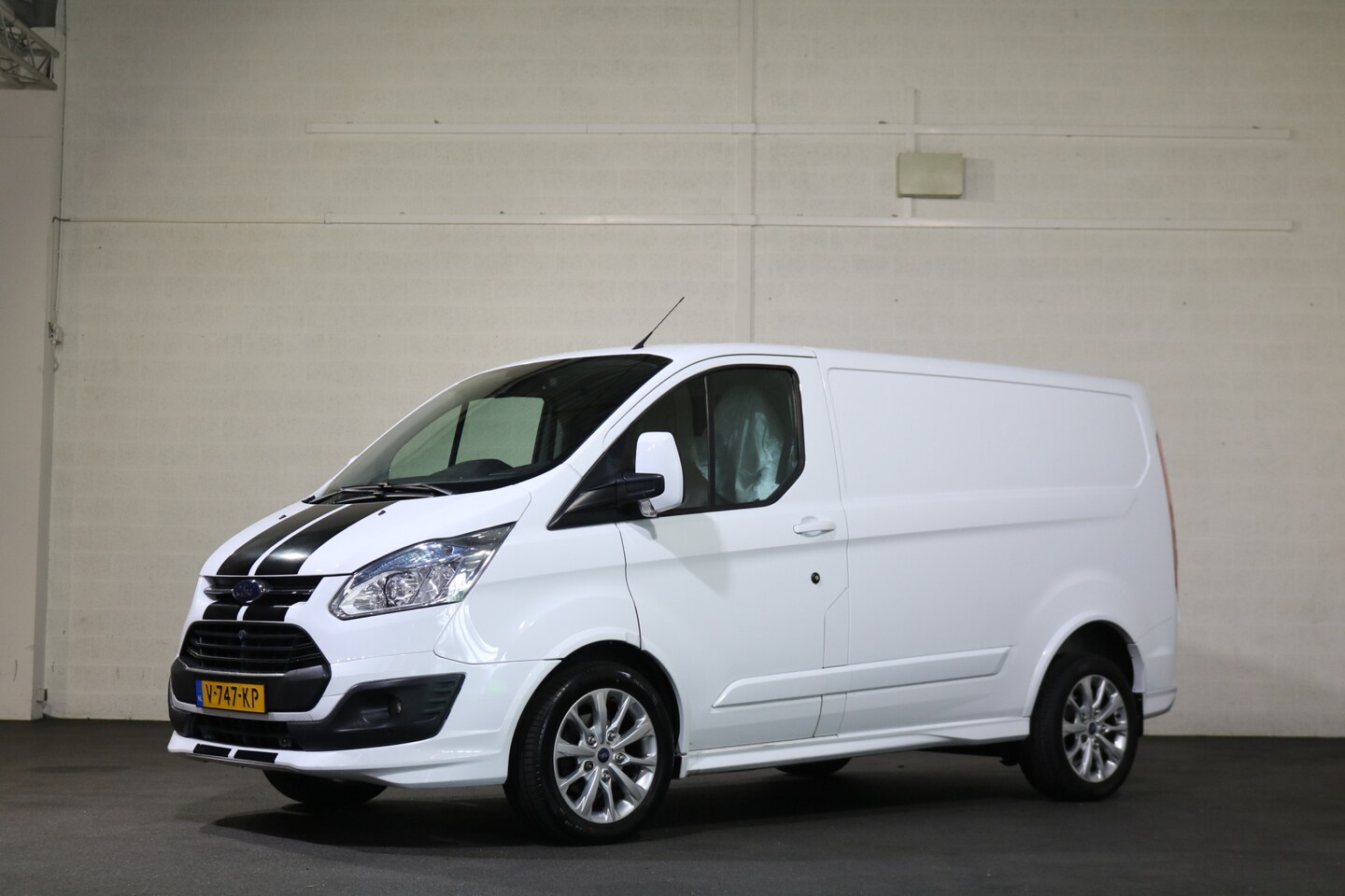 Ford Transit Custom - 2.2 TDCI L1 H1 Sport Airco Navigatie - AutoWereld.nl