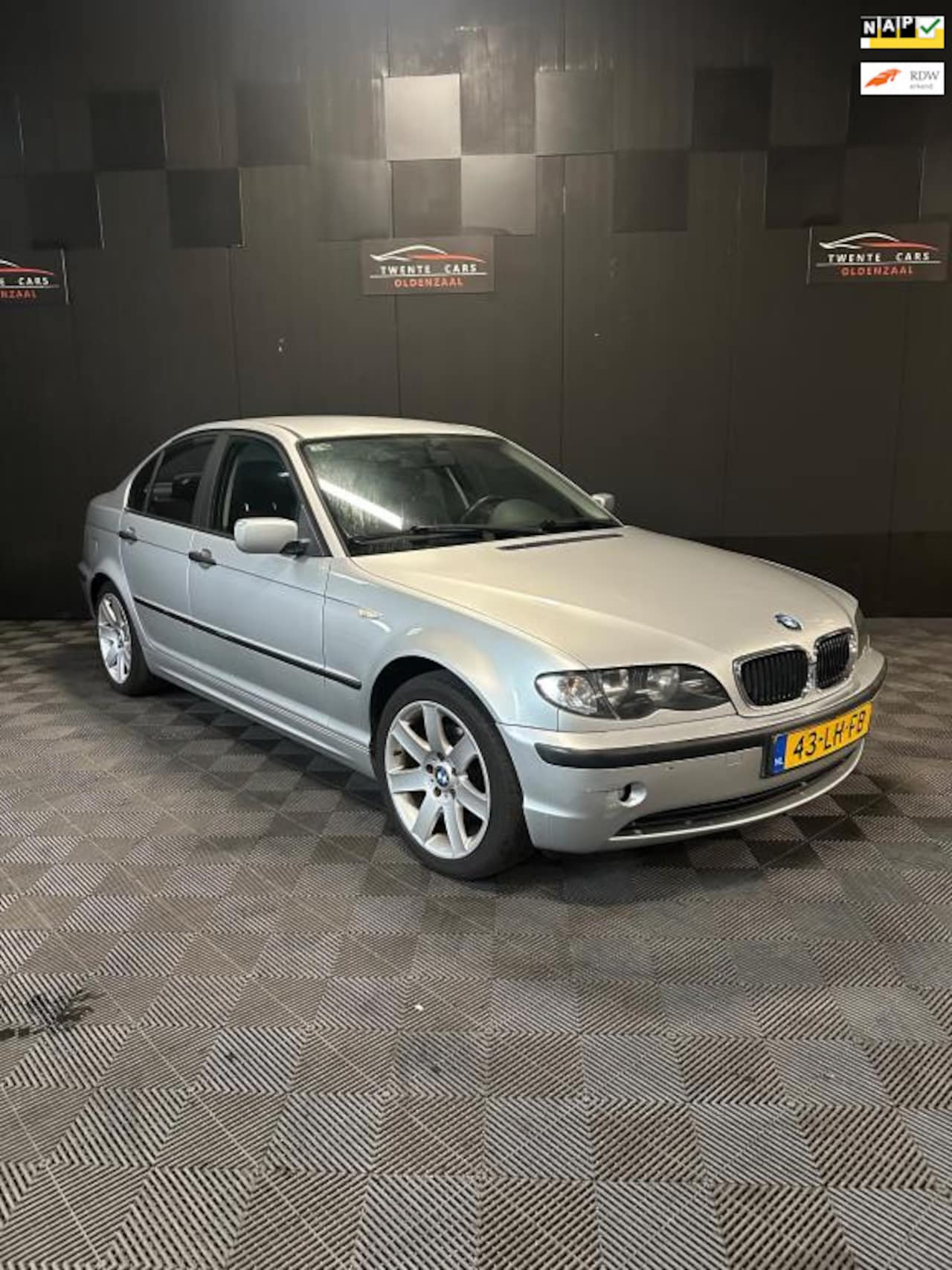 BMW 3-serie - 316i Black & Silver | Airco | Cruise | Nieuwe APK | - AutoWereld.nl