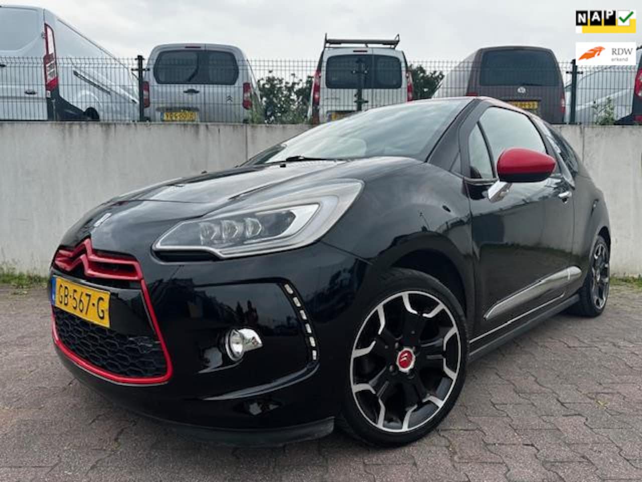 DS 3 - 1.2 PureTech So Red/CAMERA/NAVI/CLIMA/ALCANTARA/XENON/NL AUTO/ZELDZAME UITVOERING/ - AutoWereld.nl